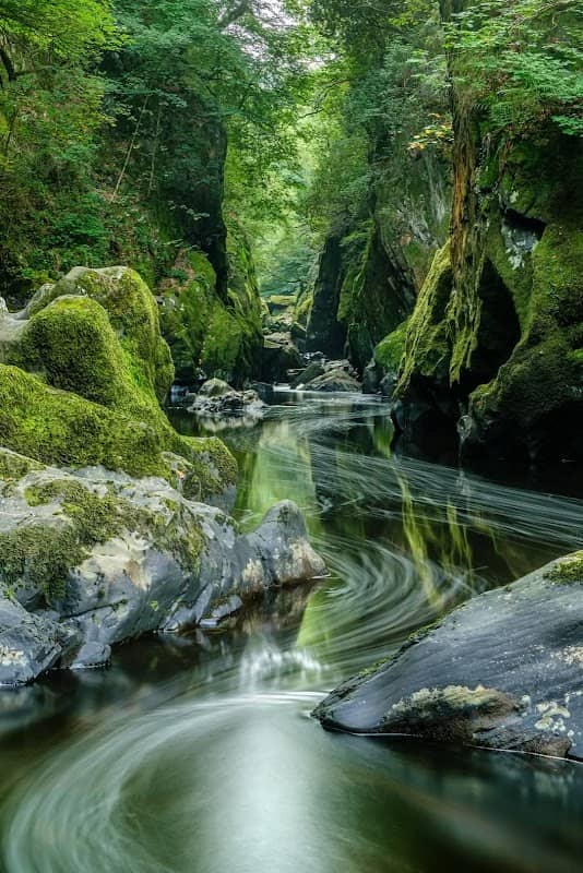 Ffos Anoddun (Fairy Glen) - Image 2