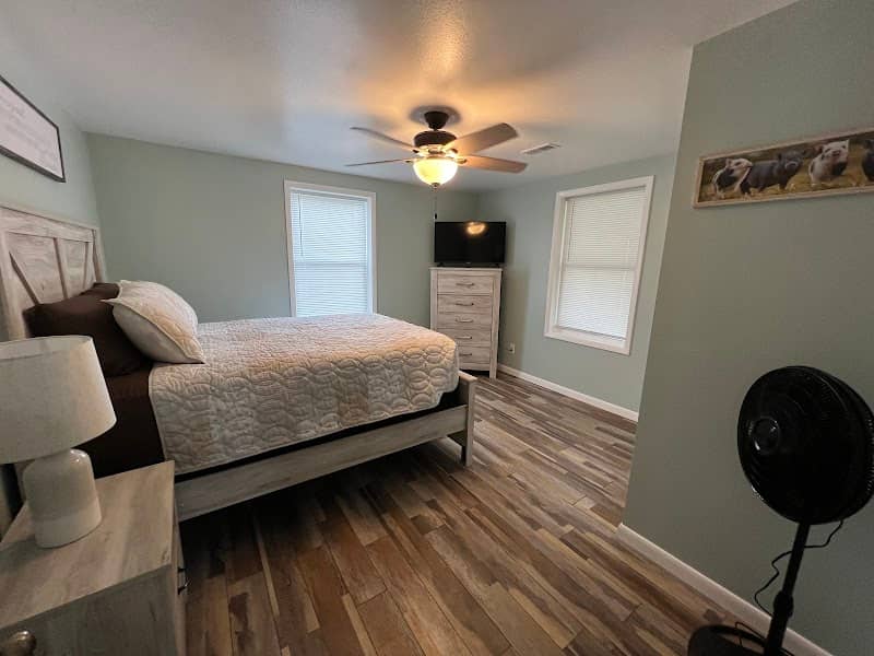 Barney Creek Retreat LLC - Image 1