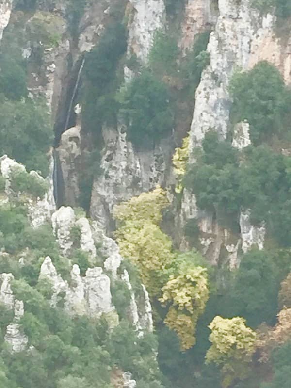 Hasroun waterfall - Image 1