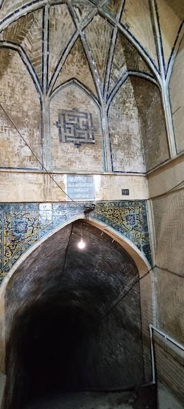 آب انبار تاریخی بالا بازار - Image 1