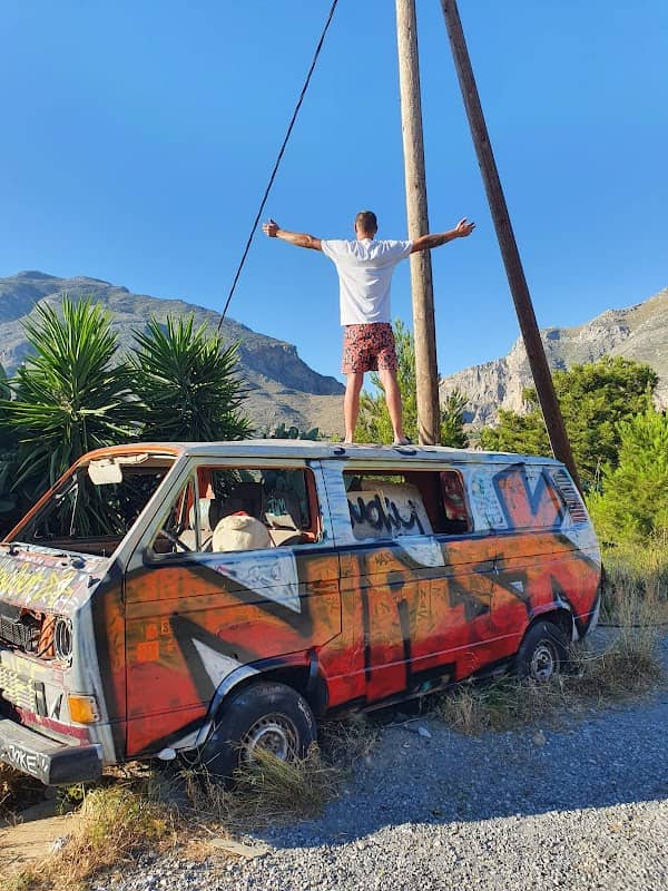 Old VW Bus - Image 1