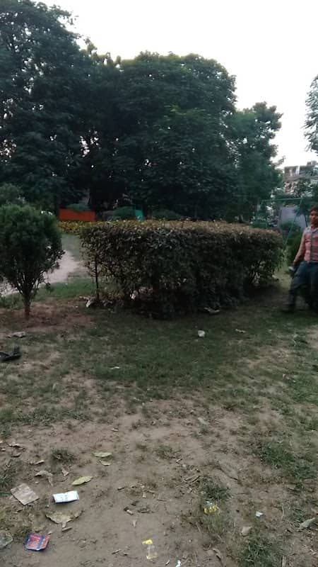 Husariya Park - Image 1