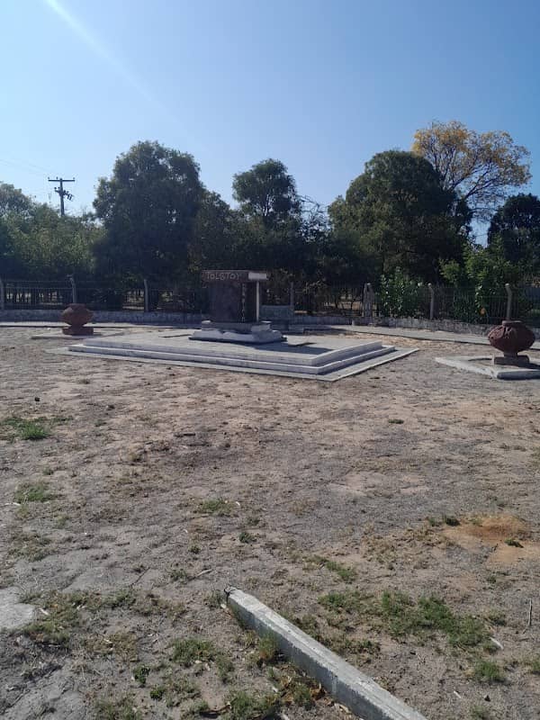 Praça dos 5 livros - Image 2