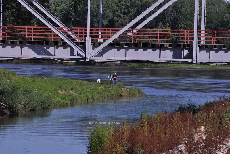 River Shelter - Image 3