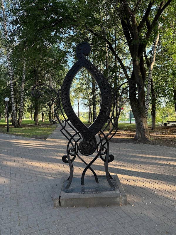 Monument to letter O - Image 1