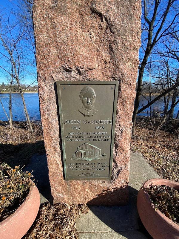 Monument to Queen Marinette - Image 1