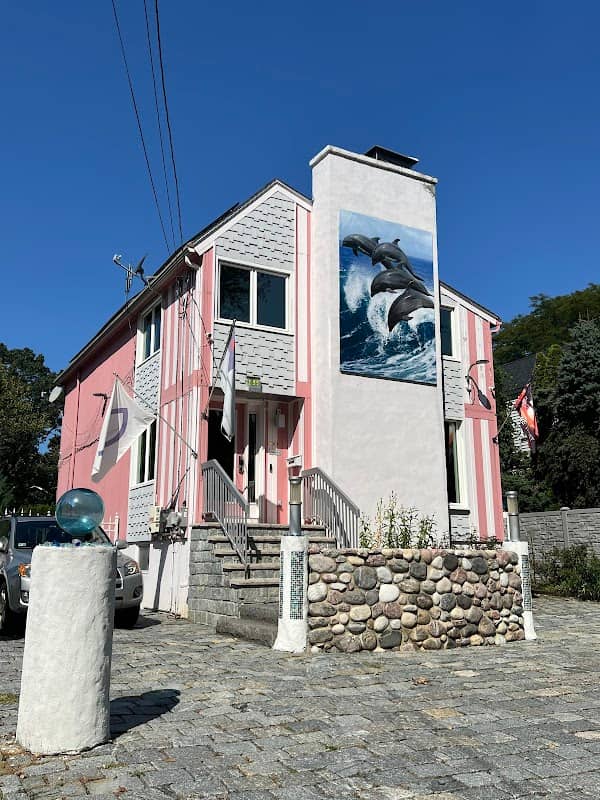 Dolphin House - Image 2