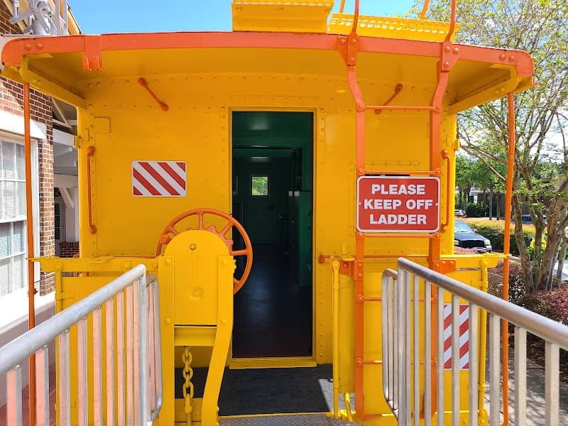 Yellow Chessie Caboose - Image 1