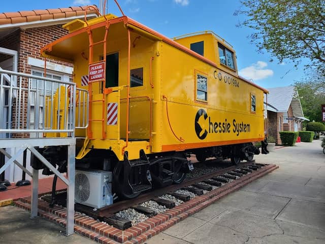 Yellow Chessie Caboose - Image 2