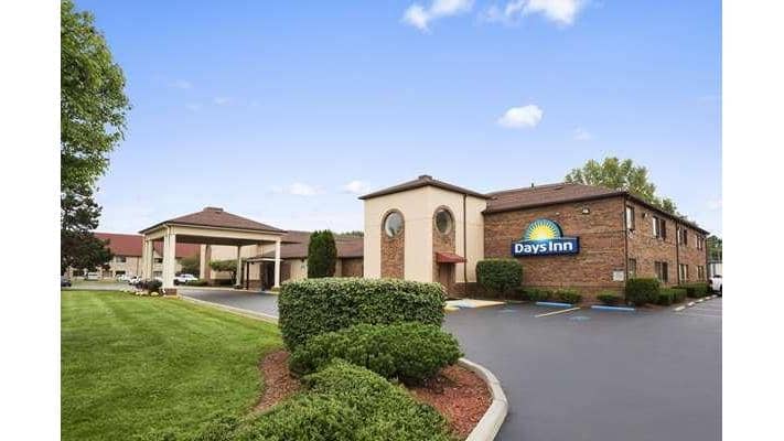 Days Inn by Wyndham Middletown - Image 1