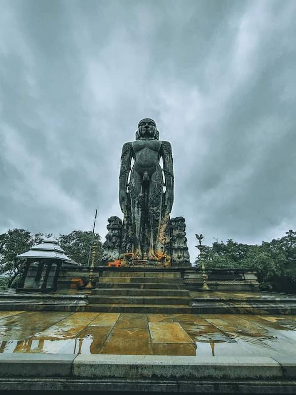 Shri Bhagwan Bahubali Monolithic Statue - Image 1