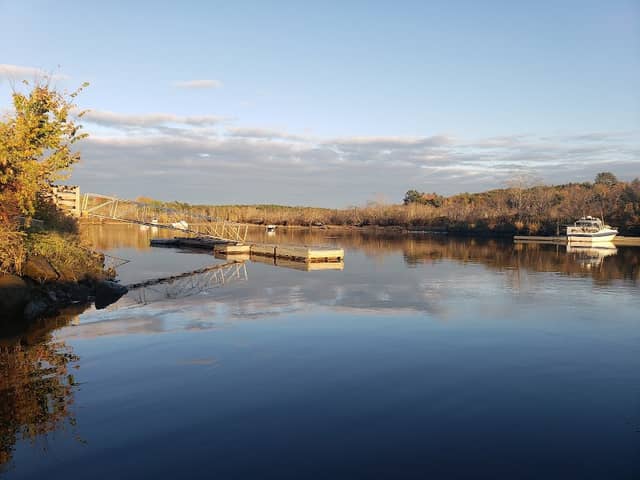 Mailly Waterfront Park - Image 1