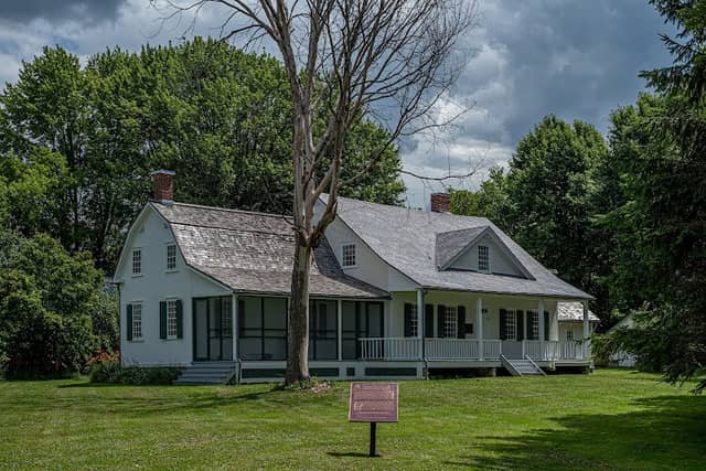 Bethune-Thompson House / White House - Image 1