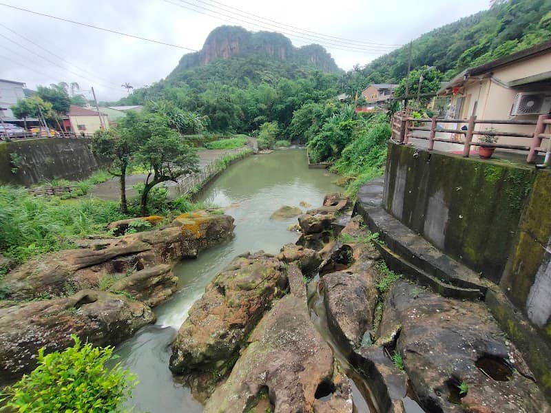 Cuigu Bridge Potholes - Image 1
