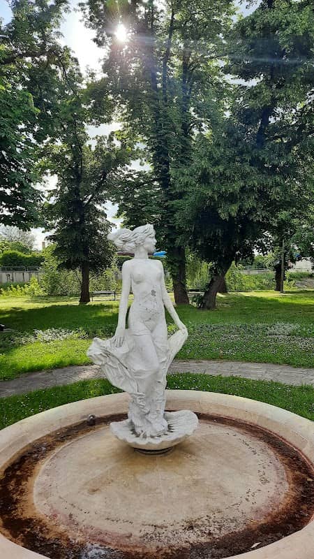 Girls fontain - Image 1