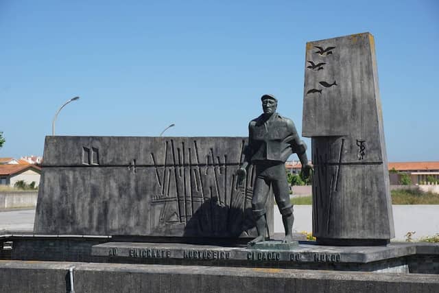 Monumento ao Emigrante - Image 1