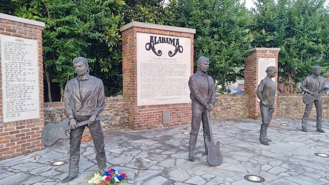 Alabama Band Statues - Image 1