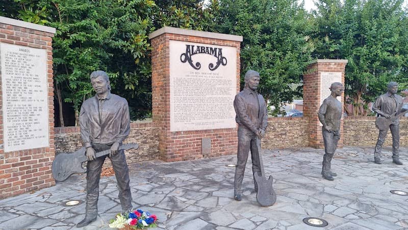 Alabama Band Statues - Image 1