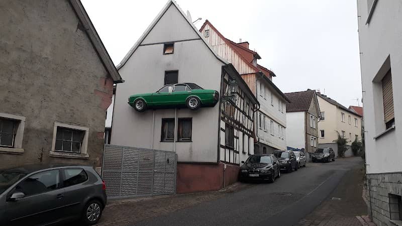 Hauswand mit Auto - Image 1