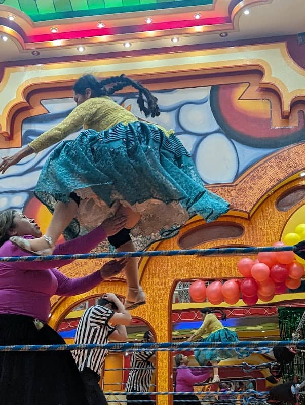 Cholitas Wrestling - Image 1