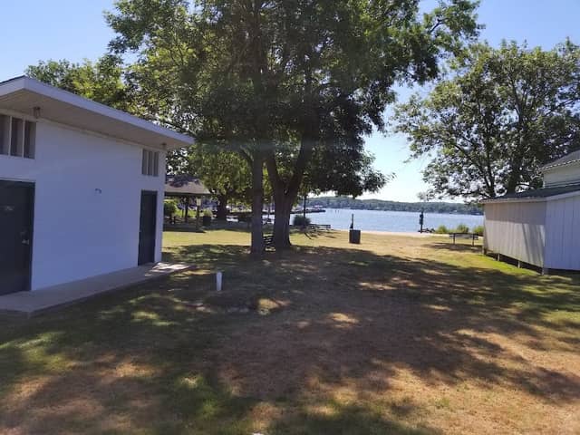 Veterans Park - Image 1
