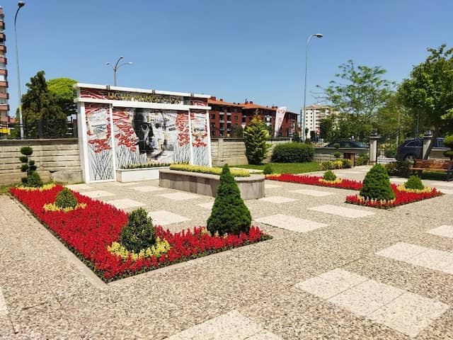 Uğur Mumcu Park - Image 1