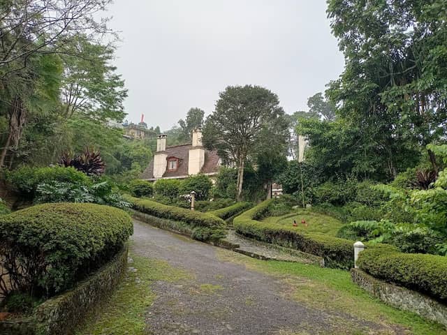 Crookety House - Image 2