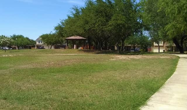 El Sendero Park - Image 2