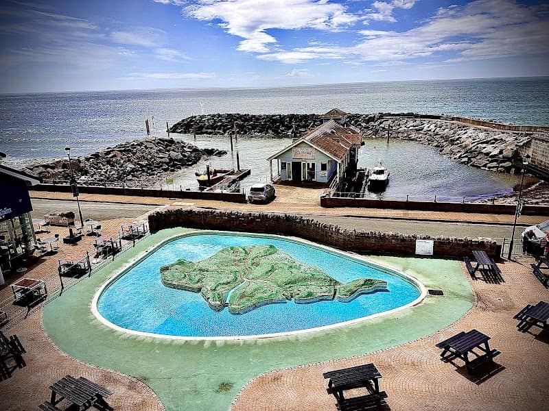 Isle of Wight Coast Path - Image 2
