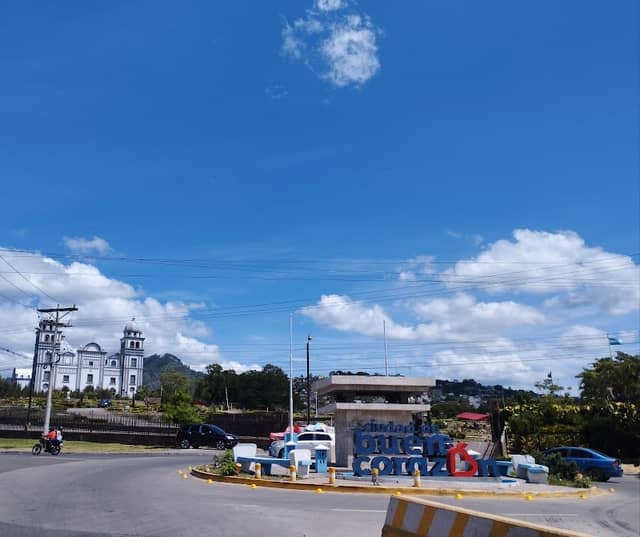 Plaza Japón - Honduras - Image 1