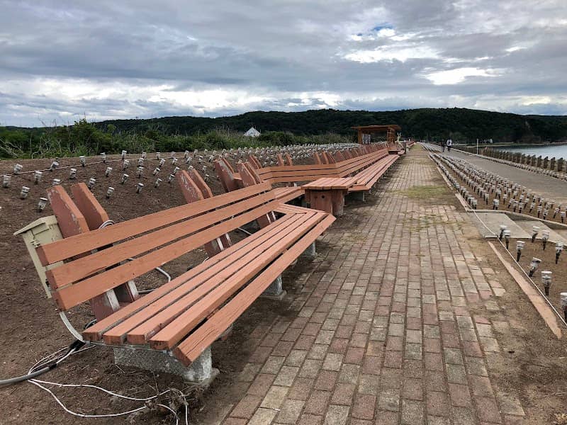 Longest Bench in the World - Image 1