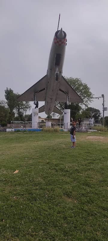 Jet Square - Image 1