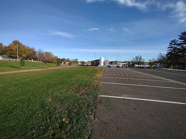 Trail Parking - Image 1