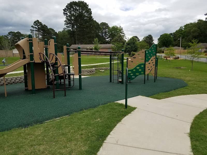 Shannon Hills Dr Park - Image 1