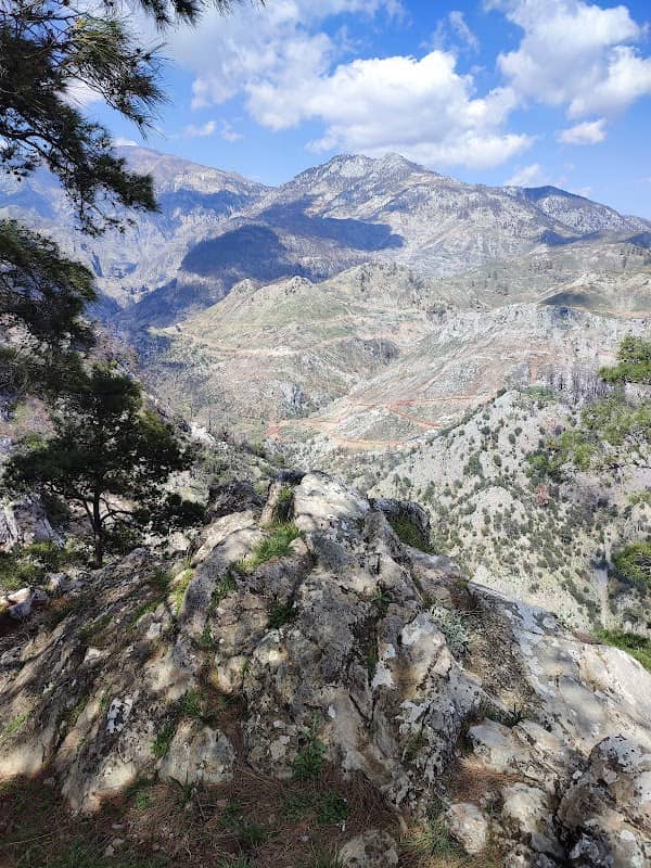 Kanyon manzaralı seyir noktası - Image 1
