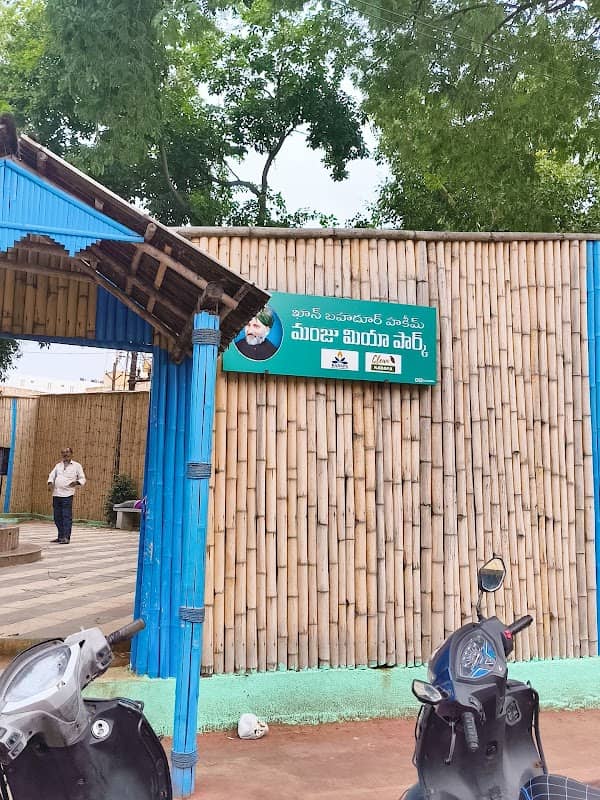 Manzhumiya Park - Image 2