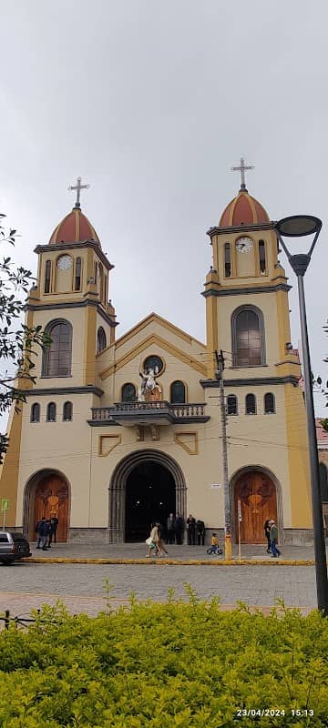 Plaza Cívica Gualaceo - Image 1