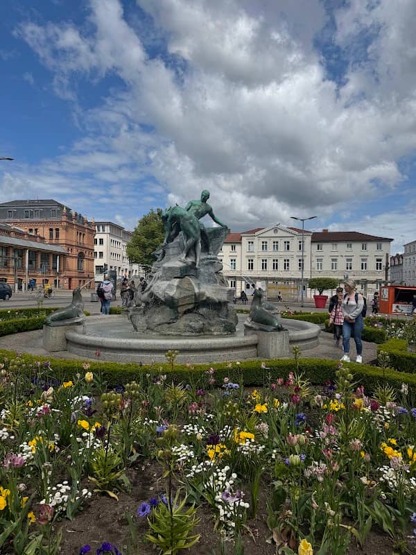 Brunnen "Rettung aus Seenot" - Image 2