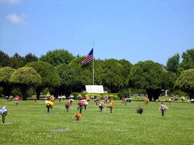 Natchez Trace Funeral Home - Image 1