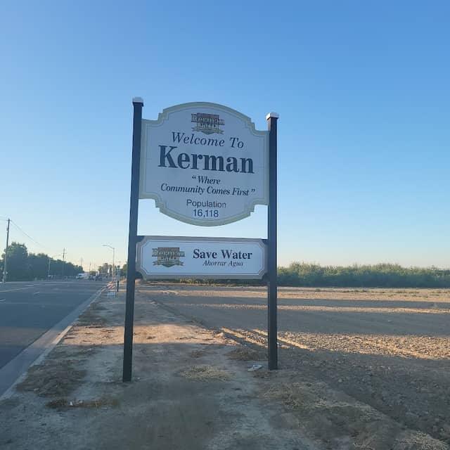Kerman Welcome Sign - Image 1