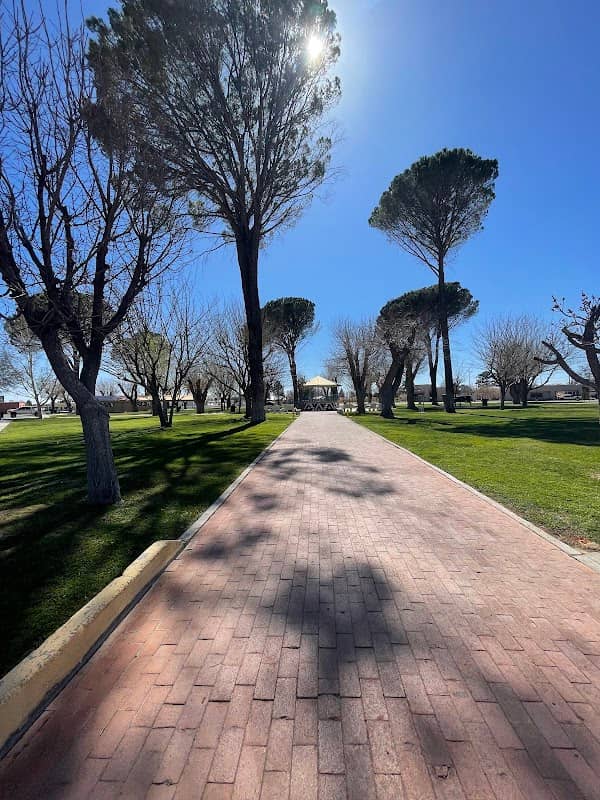 Luna County Courthouse Park - Image 1