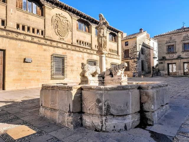 Fuente de los Leones - Image 1