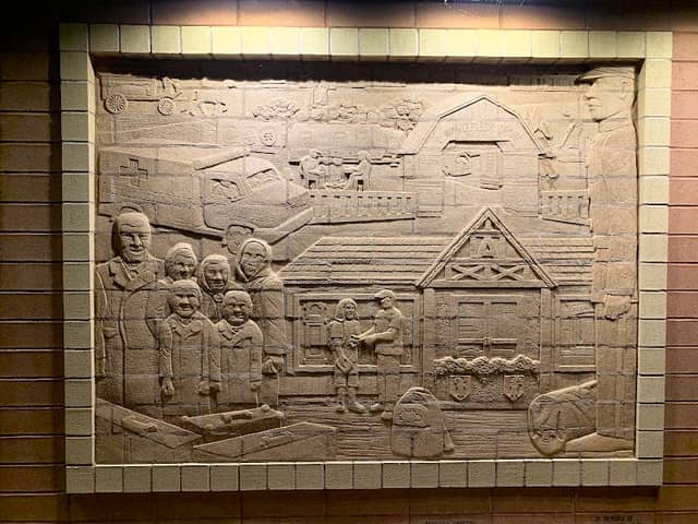 Brick Wall Sculpture - Image 2