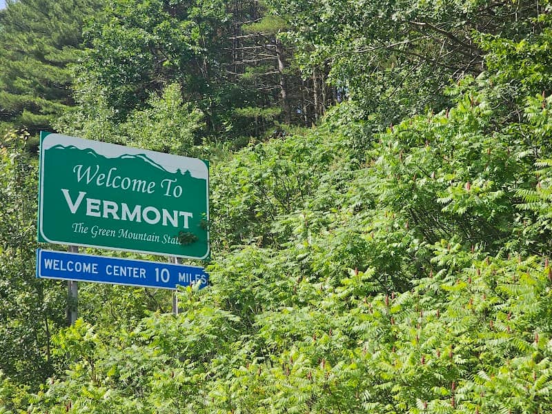 Welcome to Vermont sign - Image 2