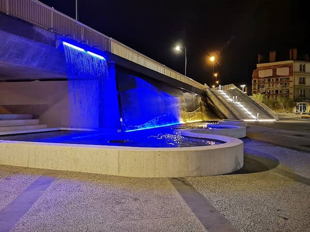 Miroir d'eau et cascade - Image 1