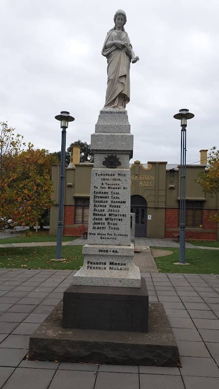 Bannockburn War Memorial - Image 1
