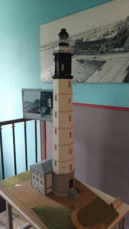 Calais Lighthouse - Image 1