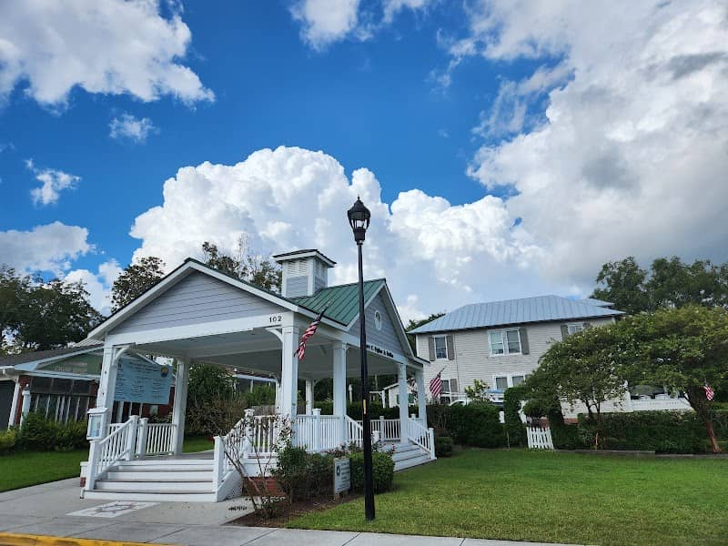 Olde Towne Square - Image 2