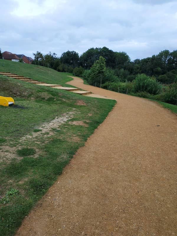 Children play area - Image 1