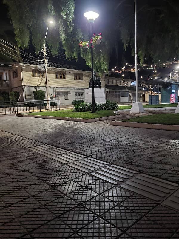 Plaza Los Heroes. - Image 2